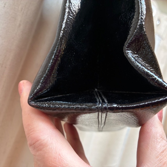 Guess Pebbled Patent Leather Purse - Picture 7 of 8